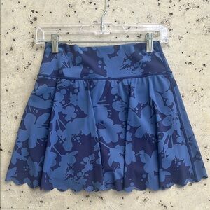 Floral Blue Skirt
Athleta
Great compression around waist and scalloped hem!